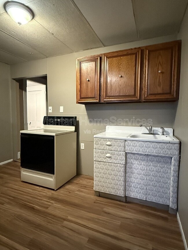 Building Photo - 429 N 8th St