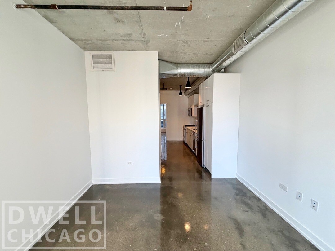 Building Photo - 110 W Chicago Ave