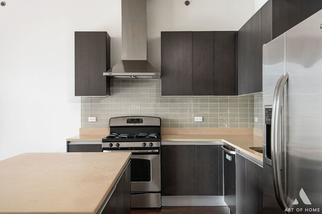 Building Photo - 600 N Fairbanks Ct