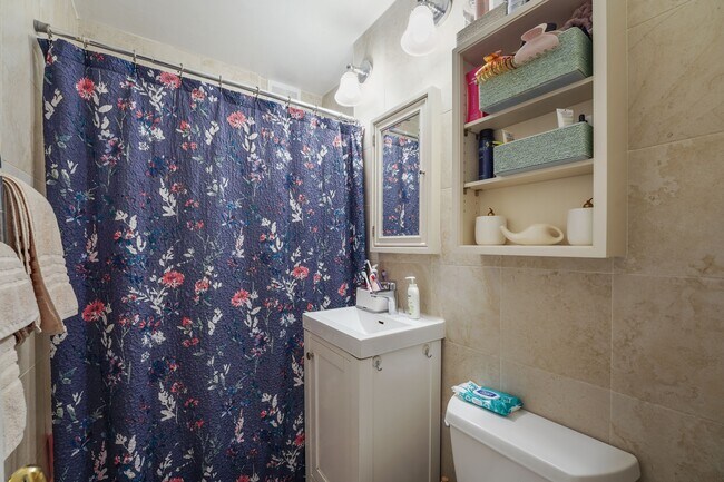 Building Photo - 420 E 64th St