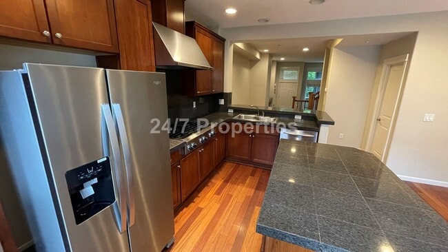 Building Photo - Beautiful 3 BD I 3.5 BA Townhome w/ Double...