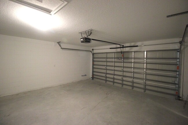 Building Photo - Beautiful 2020 3 Bed 2 Bath Palm Coast Hom...