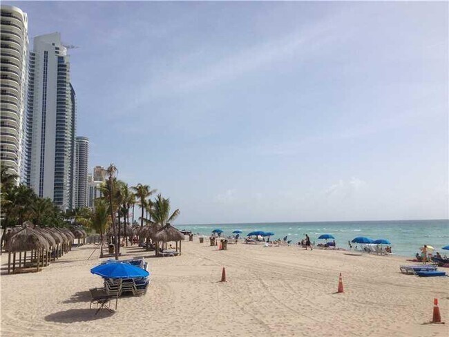 Building Photo - 16699 Collins Ave