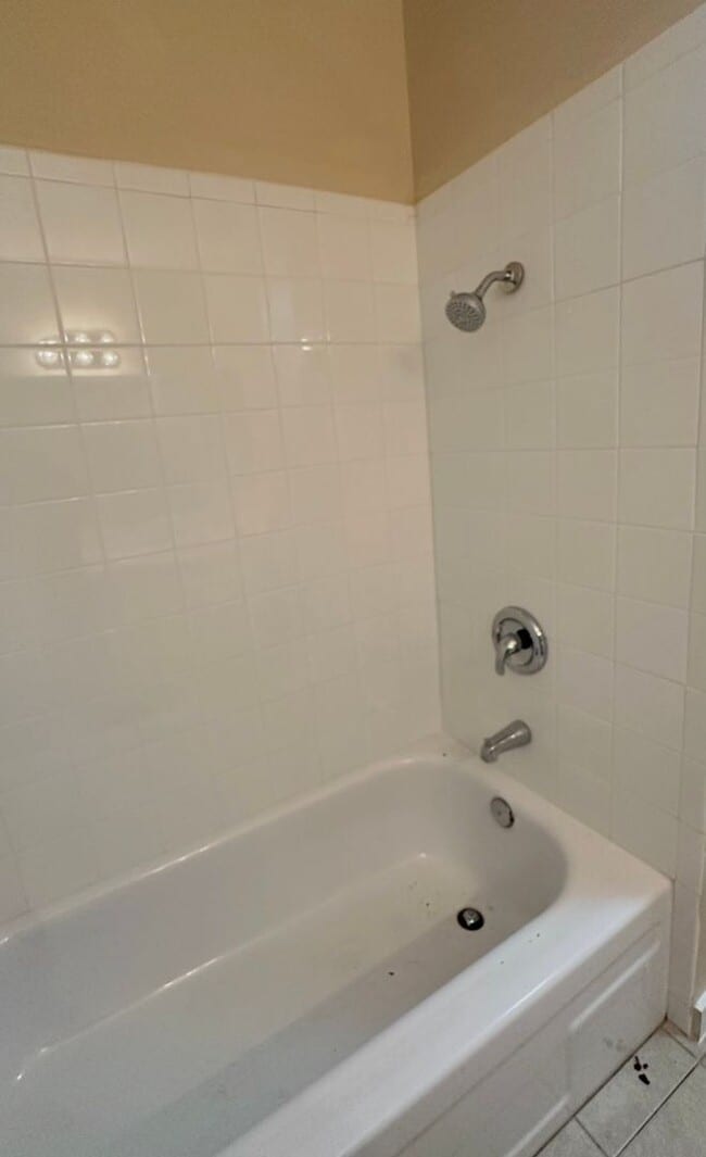 Building Photo - 2 BEDROOMS 1.5 BATHROOM TOWNHOUSE AVAILABLE FOR RENT JONES AND VEGAS DR !!!