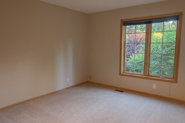 Building Photo - 5Bd/2.75Ba Mercer Island House