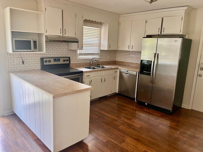 Building Photo - Outdoor Living Dream: Ranch-style home with Deck & Yard