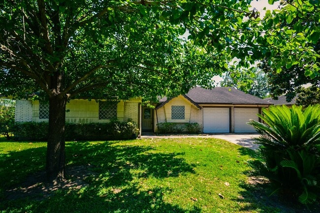 Building Photo - 8407 Edgemoor Dr