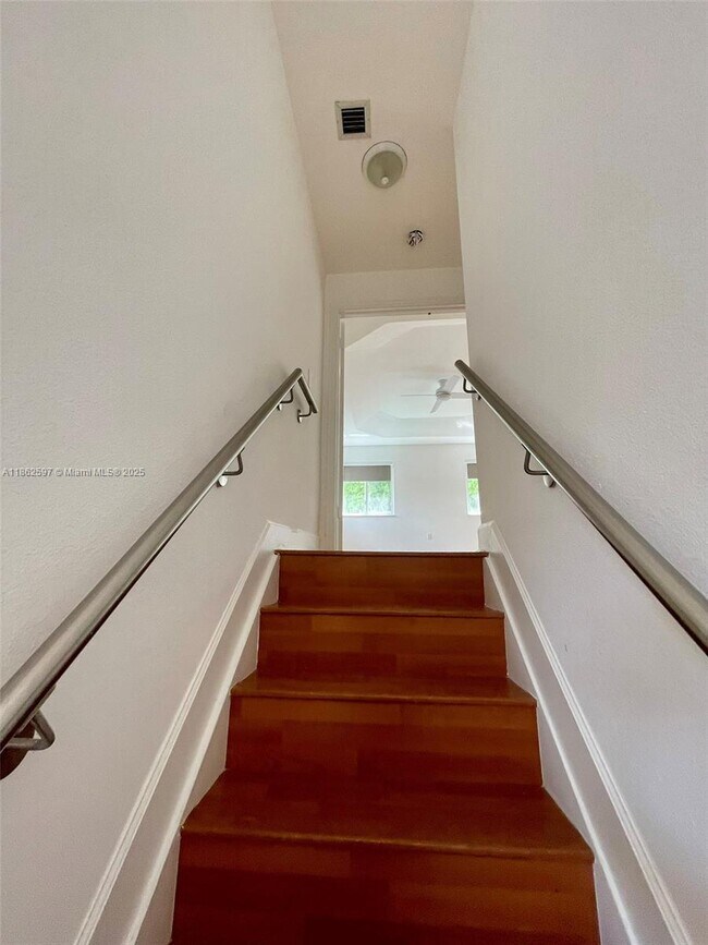 Building Photo - 5871 NW 112th Ct