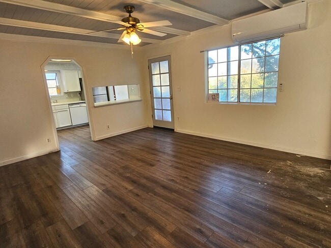 Building Photo - Lakeport rental