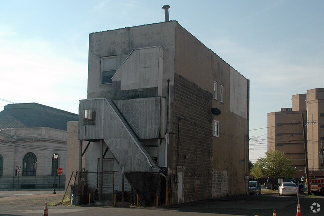 Building Photo - 333 Arch St
