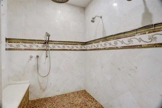 Building Photo - 5015 Jason St