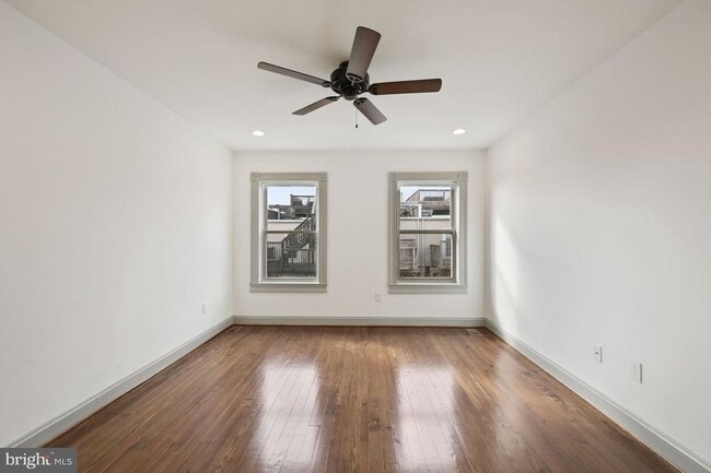 Building Photo - 740 S Linwood Ave