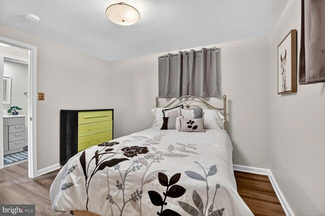 Building Photo - 6801 Trowbridge Pl