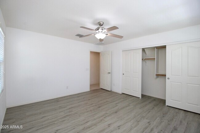 Building Photo - 1819 W Bonanza Dr