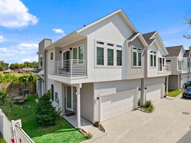 Building Photo - 851 Prosper St