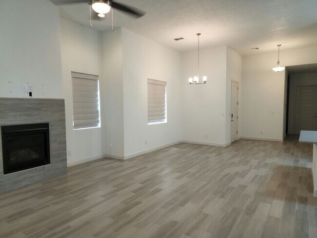 Building Photo - Modern 3-Bed, 2-Bath Home in Rio Rancho’s ...
