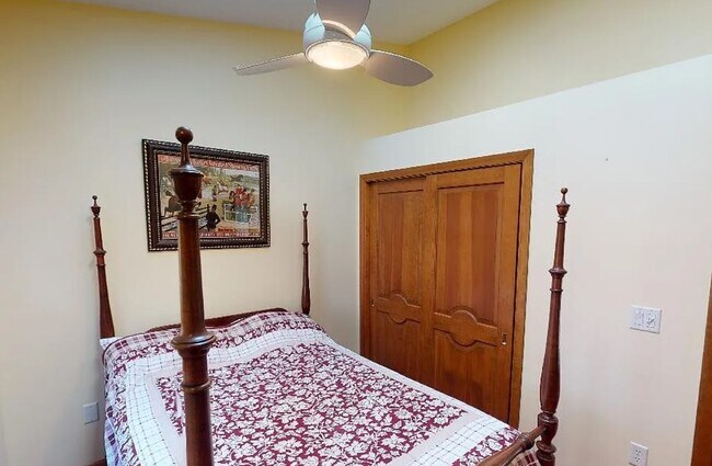 Building Photo - Prime Derry Location: Classic 3Bed, 3Bath Home