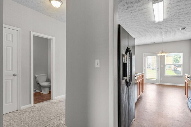 Building Photo - 45 Providence Oak Ct SE