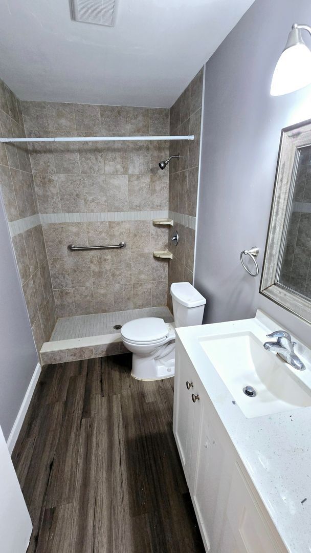 Building Photo - Charming Corner Lot Home in Deland- Near T...