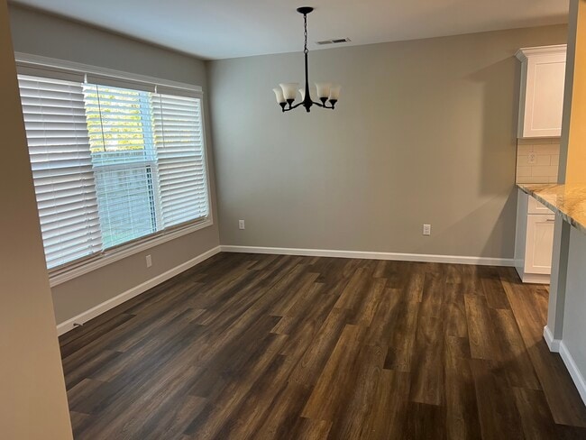 Building Photo - 3909 Sweetspire Dr