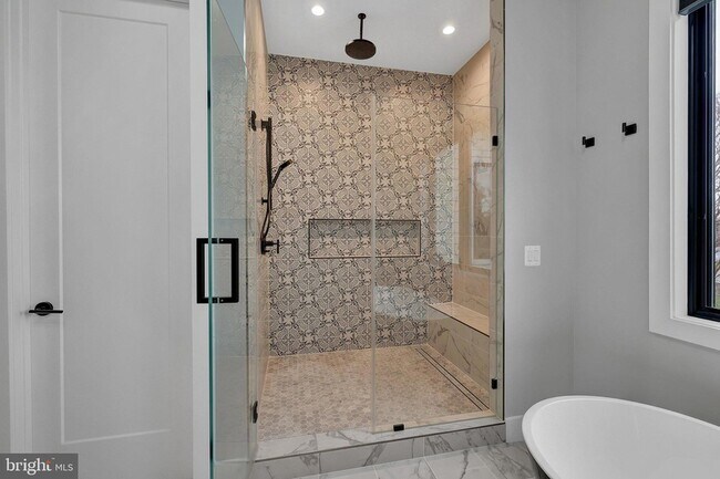 Building Photo - 1100 Balls Hill Rd