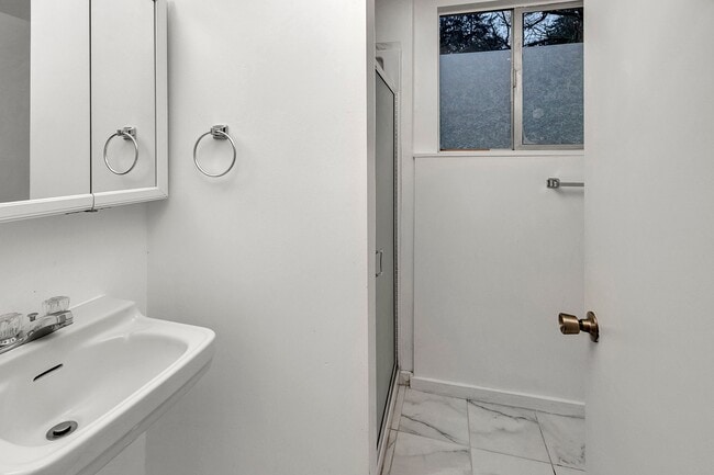 Building Photo - 3065 124th Ave NE