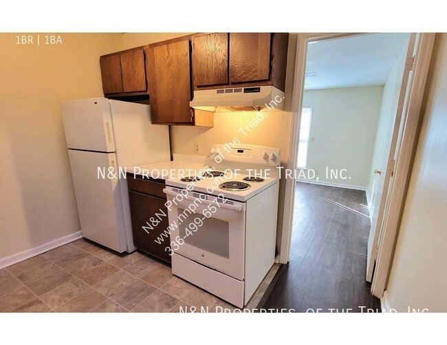 Building Photo - 1 Bed/1 Bath First Floor Unit- Downtown, W...