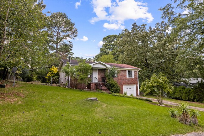 Building Photo - Charming Center Point Home