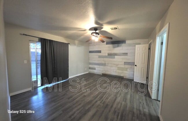 Building Photo - 460 S Main St