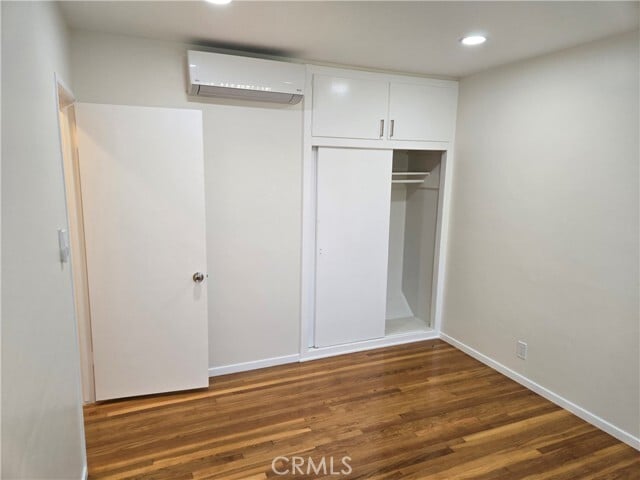 Building Photo - 14001 Dunrobin Ave