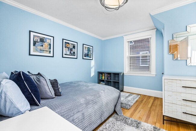 Building Photo - 37 Commonwealth Park