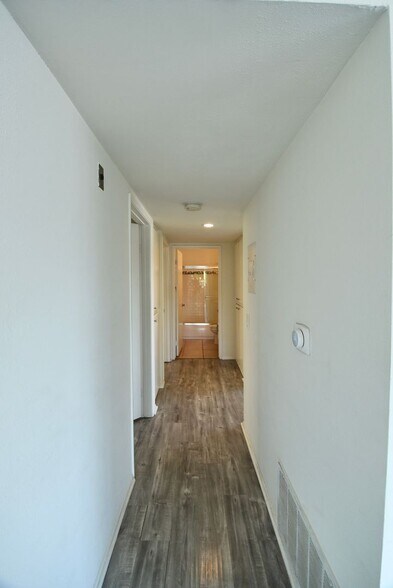 Building Photo - 2119 Elsinore St