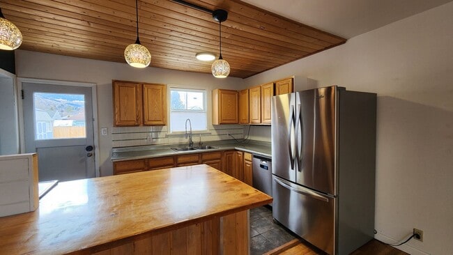 Building Photo - Adorable Duplex Near Washington Park