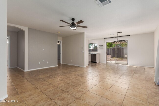 Building Photo - 6932 S Russet Sky Way