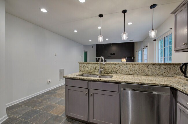 Building Photo - 7202 Cedar Forest Dr