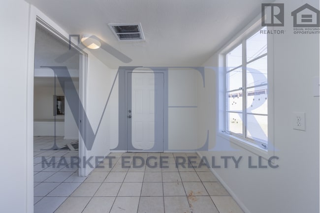 Building Photo - 3Bed/1.5Bath House at 35th/McDowell! $1199...