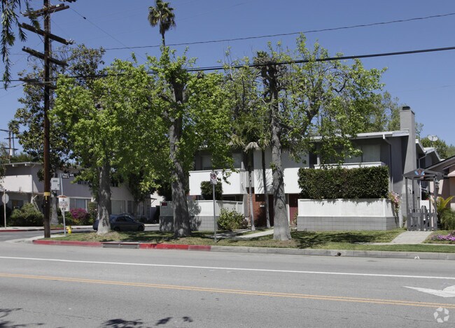 Building Photo - 13055 Moorpark St