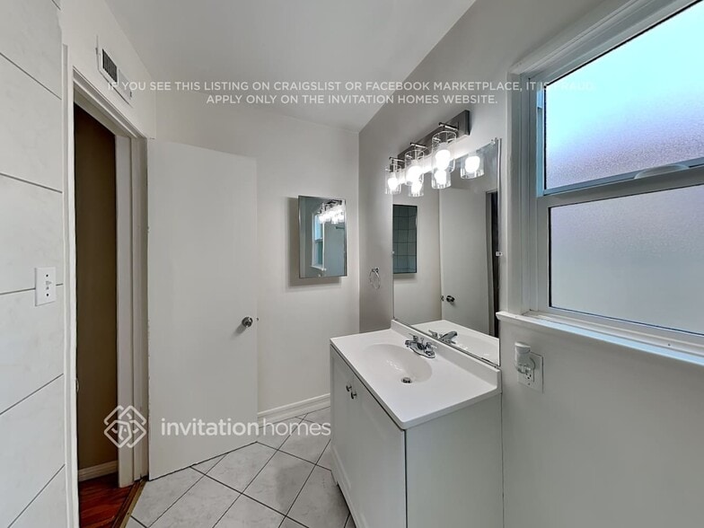 Building Photo - 15042 Romar St