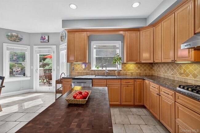 Building Photo - 11 Dorian Way