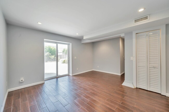 Building Photo - 91 Middlefield Dr