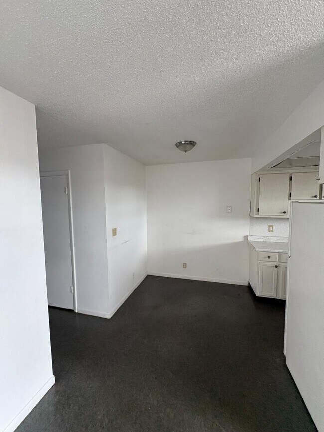 Building Photo - 1406 Barton Rd