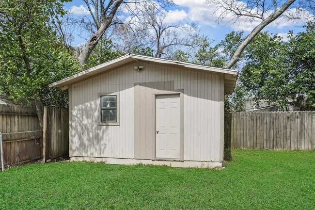 Building Photo - 309 Pecore St