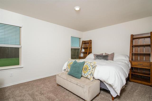 Building Photo - 1005 Whispering Oak Dr