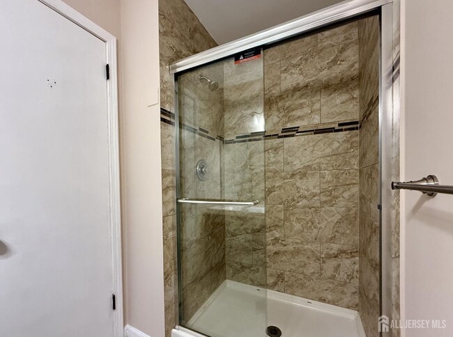 Building Photo - 250 Bromley Pl