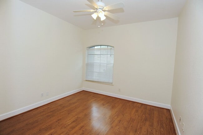 Building Photo - Annual Rental - Single Family Home Naples Park!