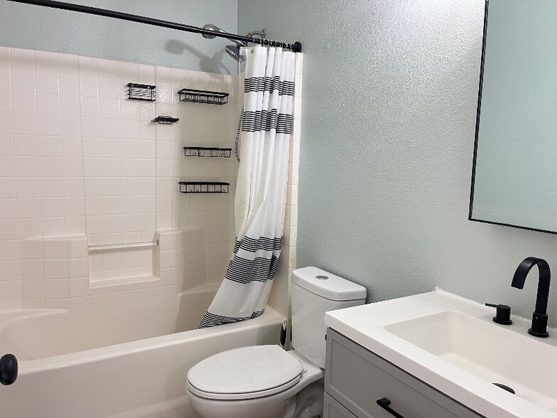 Building Photo - 638 Ribbon Grass Ave