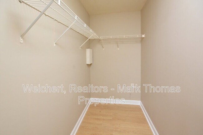 Building Photo - 929 Morreene Rd