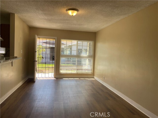 Building Photo - 213 W Guinida Ln