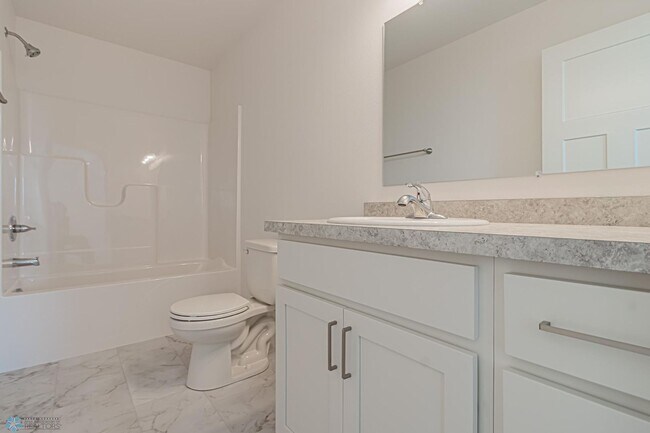 Building Photo - 4 bedroom 2 bathroom house