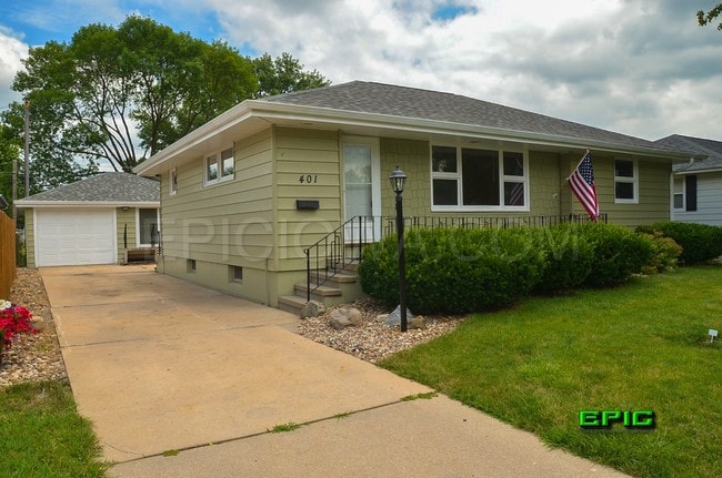 Building Photo - 401 31st St NW